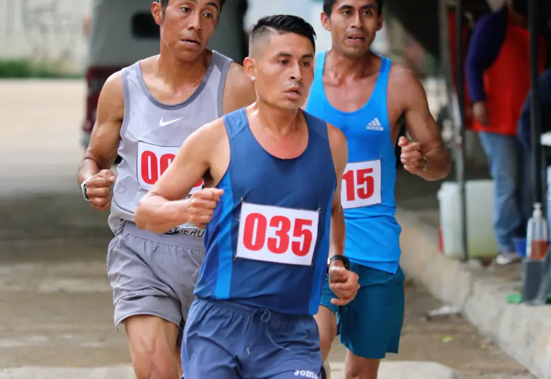 personas-corriendo-carrera