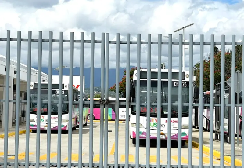 autobuses-tras-rejas