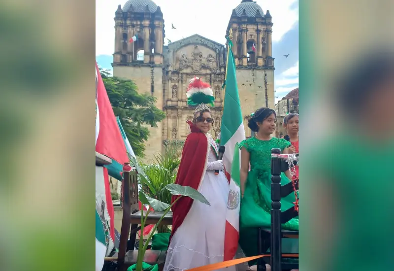 niña-bandera-desfile