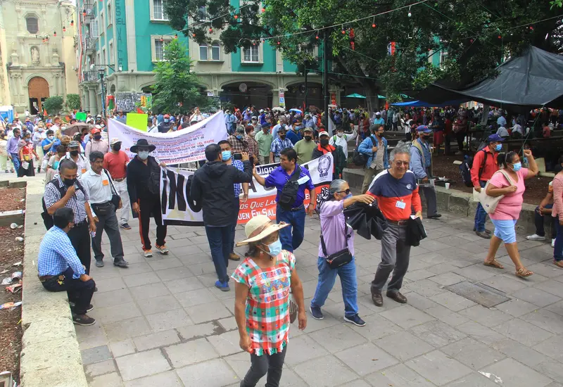 manifestantes-caminando