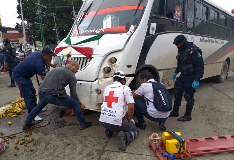 paramedicos_asisten_a_cargador