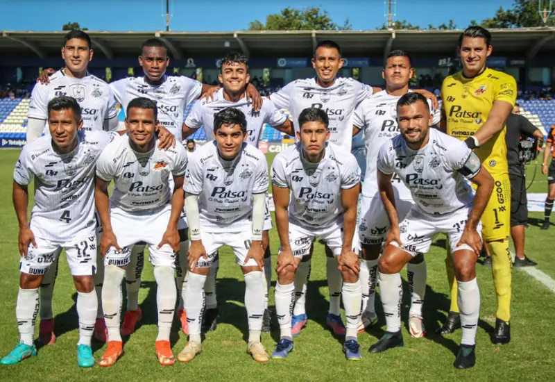 alebrijes-posando-foto-partido