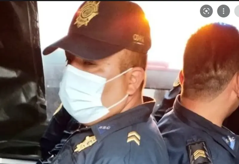 Policías detenidos