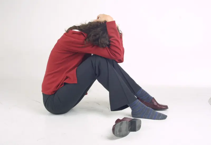 mujer_protegiéndose