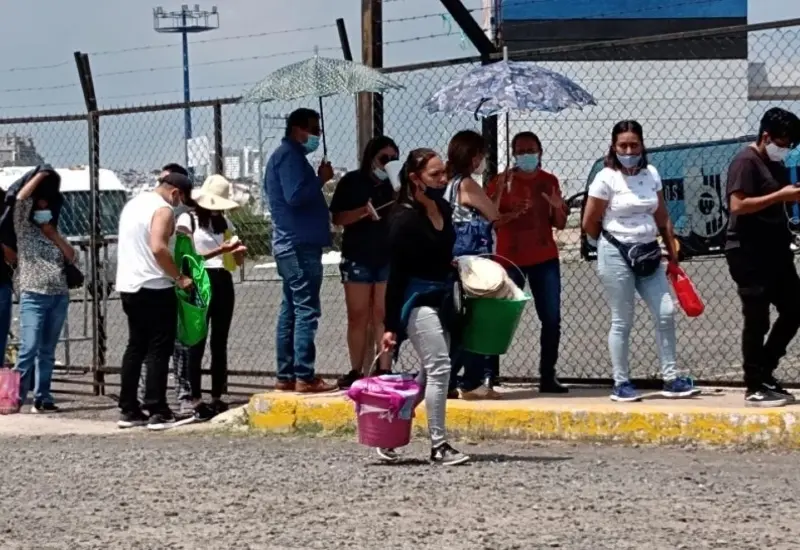fila_de_personas