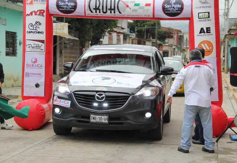 En un Mazda CX7, participó la dupla de Iyari Sánchez y Mauricio Manzanares.