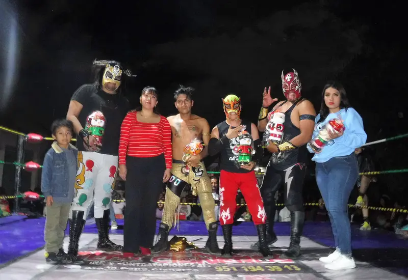lucha-pose