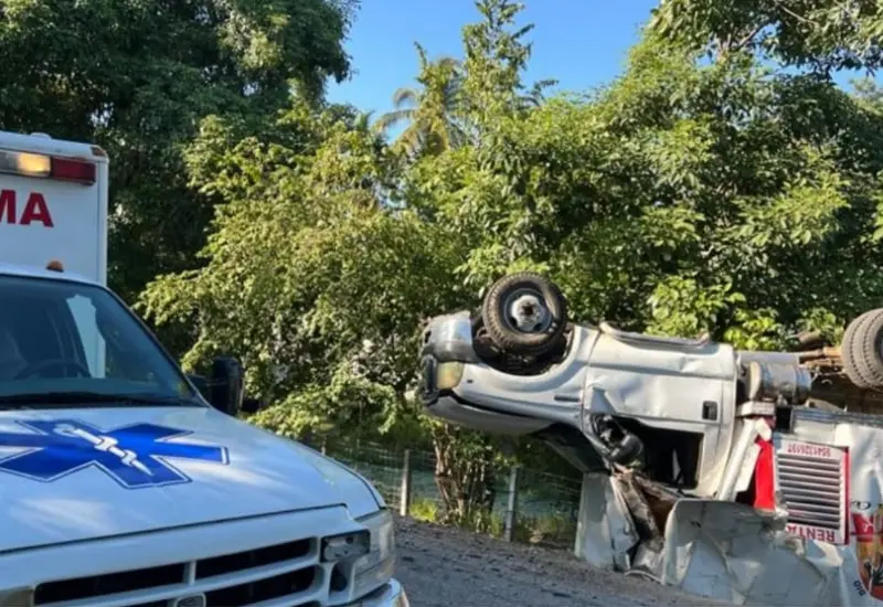 volcadura_costa_camion_maquinaria_pesada