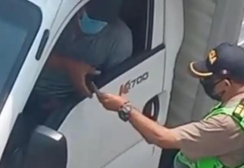 Se sabe que un vecino de la zona logró captar en video este acto.