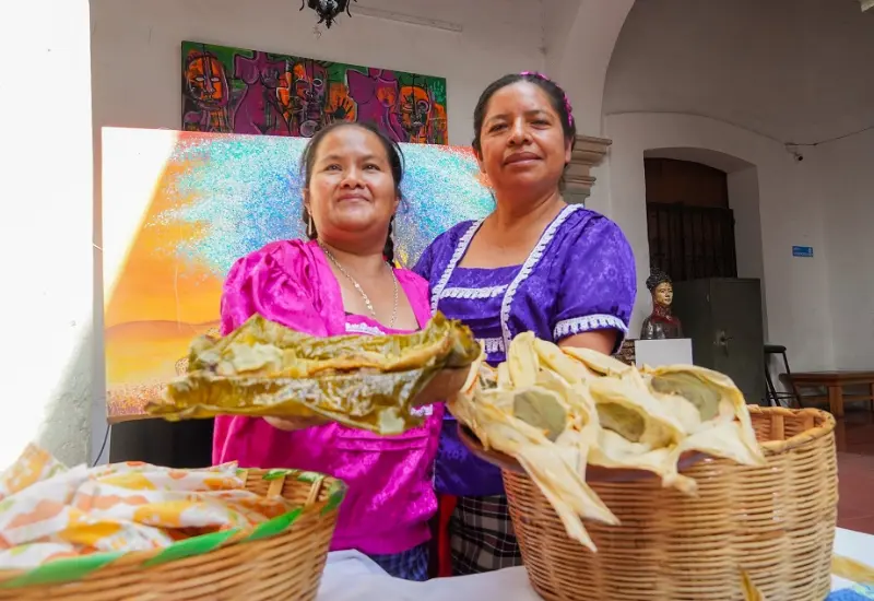 Una combinación imperdible: tamales y tejate. 