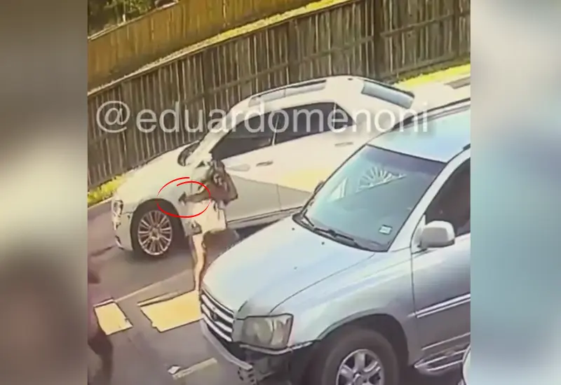 Mujer se defiende