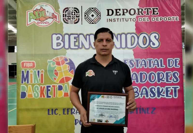 ponente_entrenador_efrain_acuña