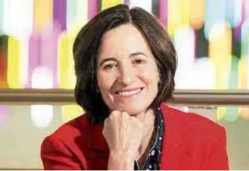 escritora_monica_lavin