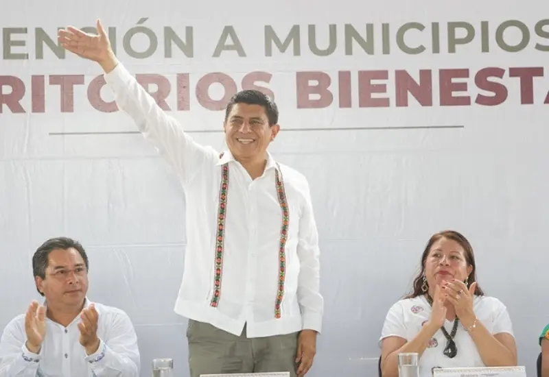 Salomón Jara en conferencia