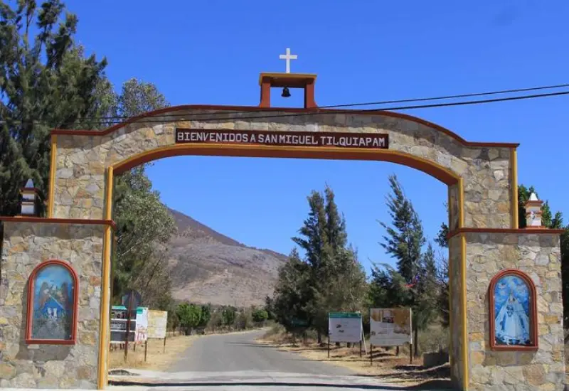 Entrada a San Miguel Tilquiapam
