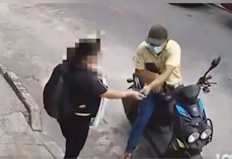 sujeto_asalta_mujer_con_bebe