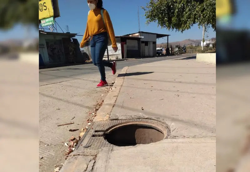 alcantarillas_abiertas_peligro_ciudadanía