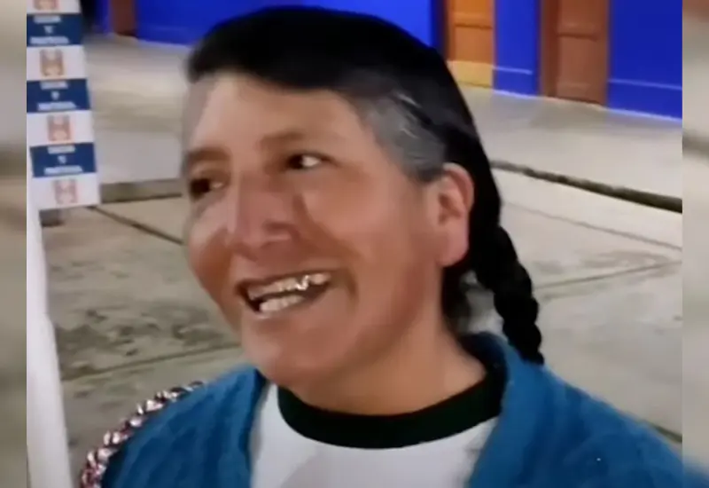 mujer_termina_primaria_46_años