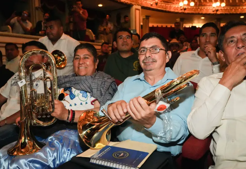 musicos_beneficiados_entrega_instrumentos