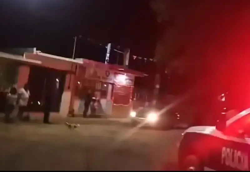 calle-noche-policias