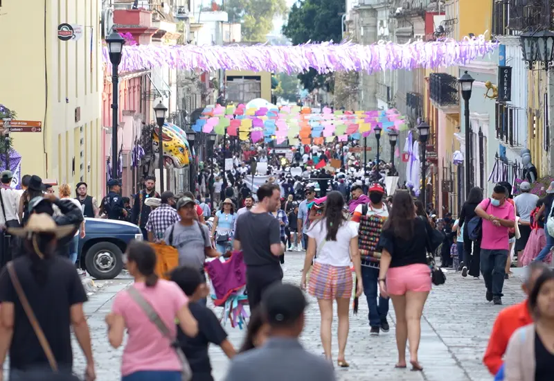 andador-turistico-oaxaca-gente2