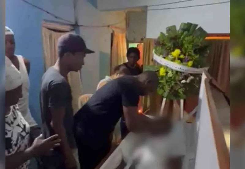 hombre_despierta_en_su_funeral