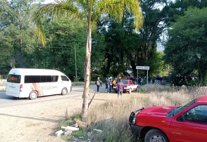 bloquean_paraje_capulin_tlaxiaco