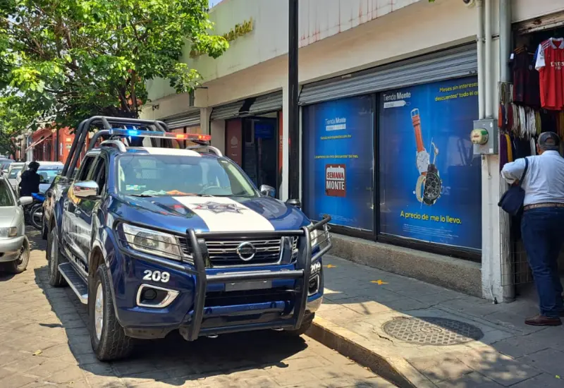 camioneta-policia-calle-centro