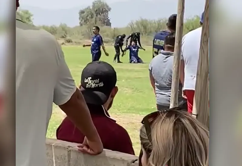 policias_detienen_jugador_en_pleno_juego