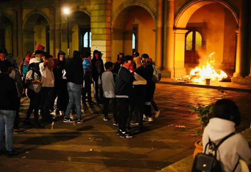 normalistas-fuego