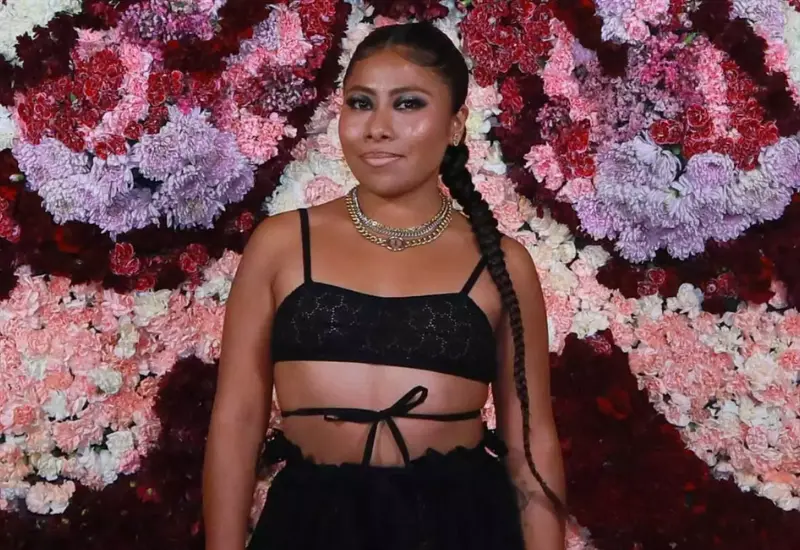 yalitza_aparicio_en_desfile_dior