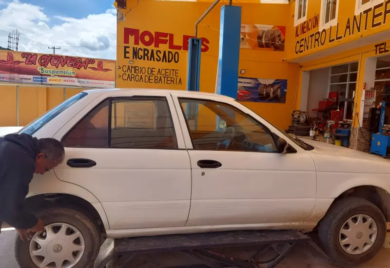 carro-tsuru-robado