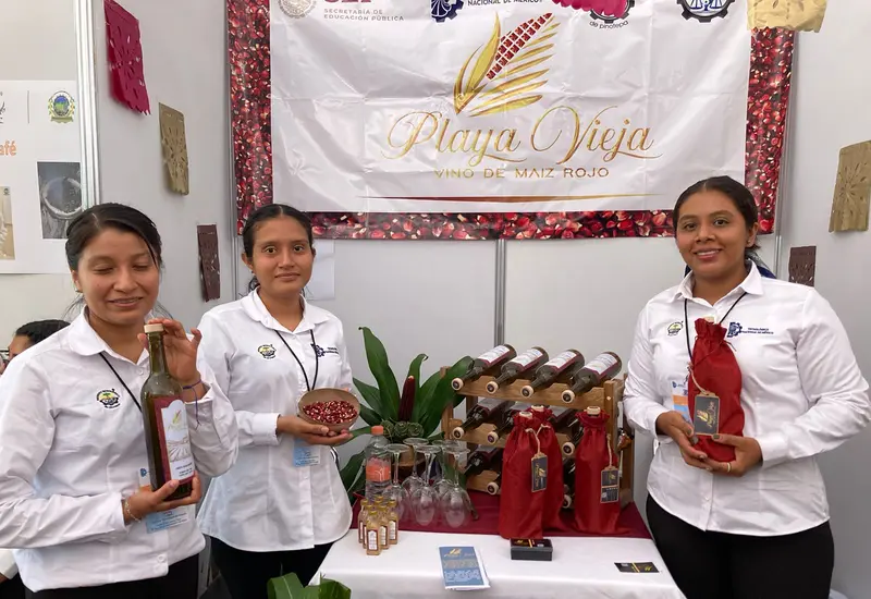 estudiantes_oaxaca_crean_vino_maiz