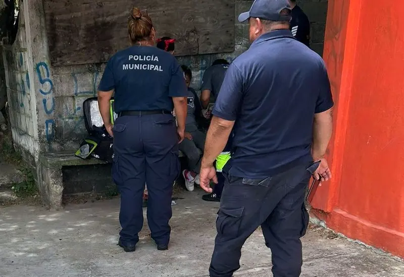  La mujer fue encontrada afuera de un domicilio