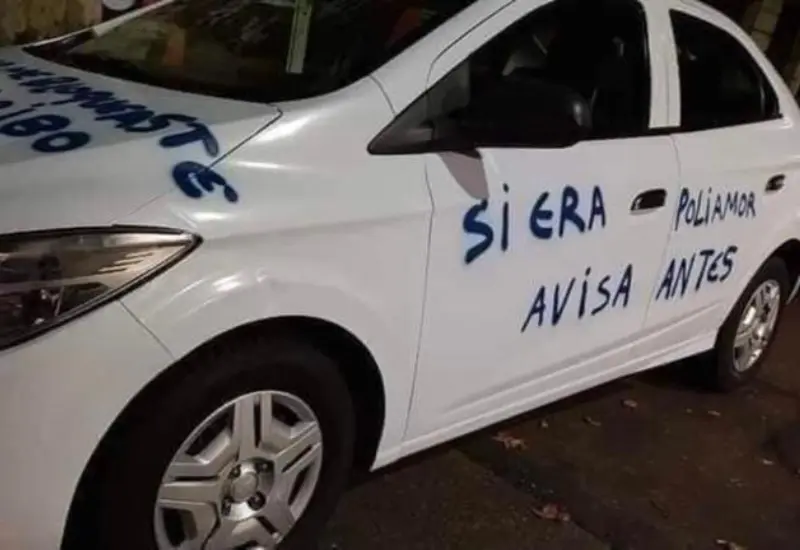 raya_auto_de_expareja_infiel