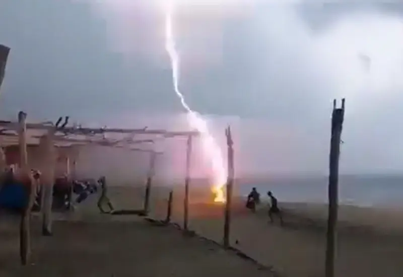 rayo-cae-playa