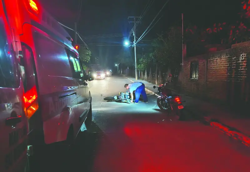 Al parecer, el hoy occiso manejaba en exceso de velocidad lo que provocaría el fatal accidente.