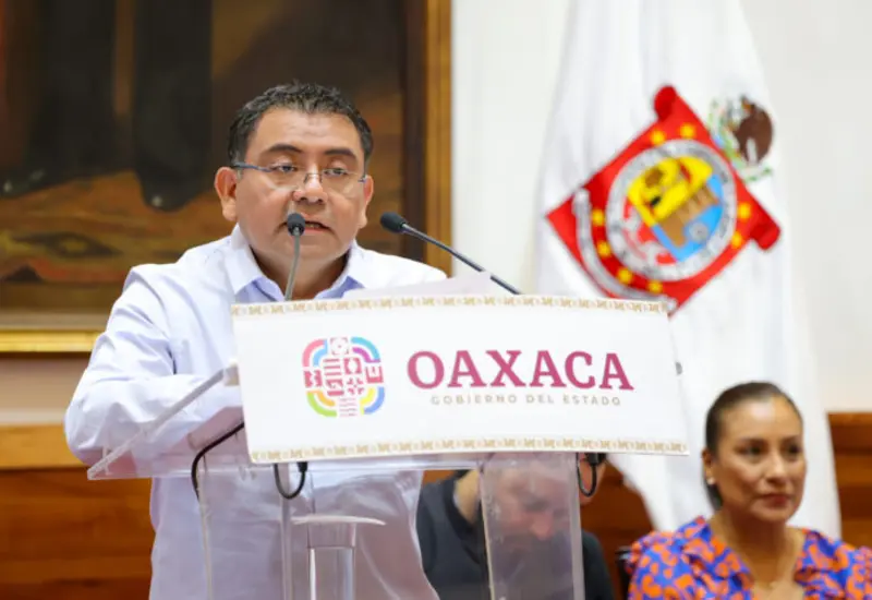 El secretario de Finanzas, Farid Acevedo López, precisó que el patrón (el gobierno del estado) aporta el 18.5 por ciento sobre la base de las percepciones y el trabajador aporta el 9 por ciento.