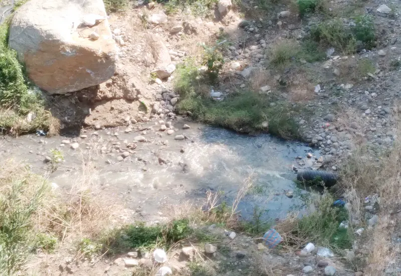 Vecinos denuncian que la red de drenaje sanitario de la ciudad no se ha concluido.