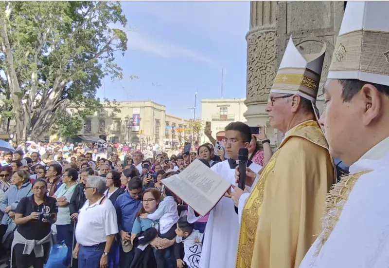 Monseñor Vázquez Villalobos en la apertura de la Catedral de Nuestra Señora de La Asunción como Santuario de Gracia y Misericordia del Año Jubilar.