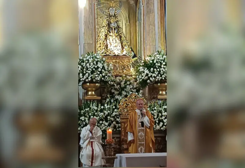 Durante la eucaristía, el arzobispo pidió también a la Virgen por la permanencia de la Compañía de Jesús en la Arquidiócesis.
