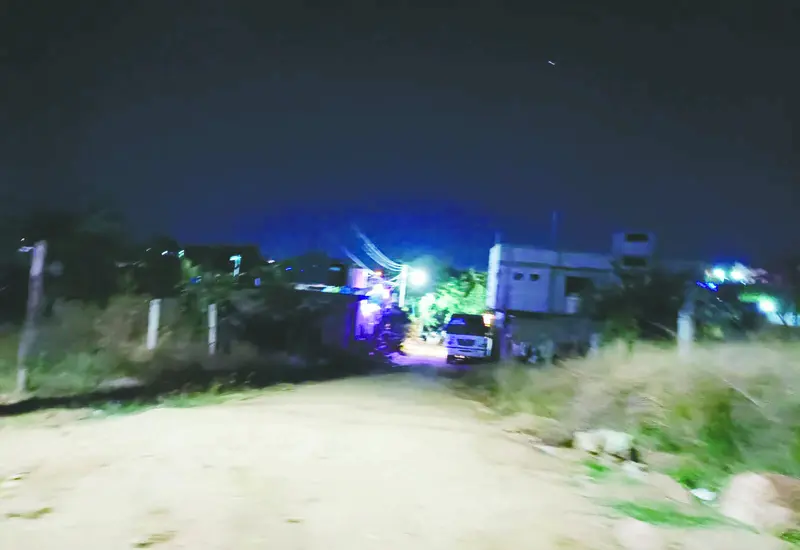 Sujetos desconocidos a bordo de una motocicleta atacaron a balazos a una persona en la colonia Satélite de Santa Cruz Xoxocotlán.
