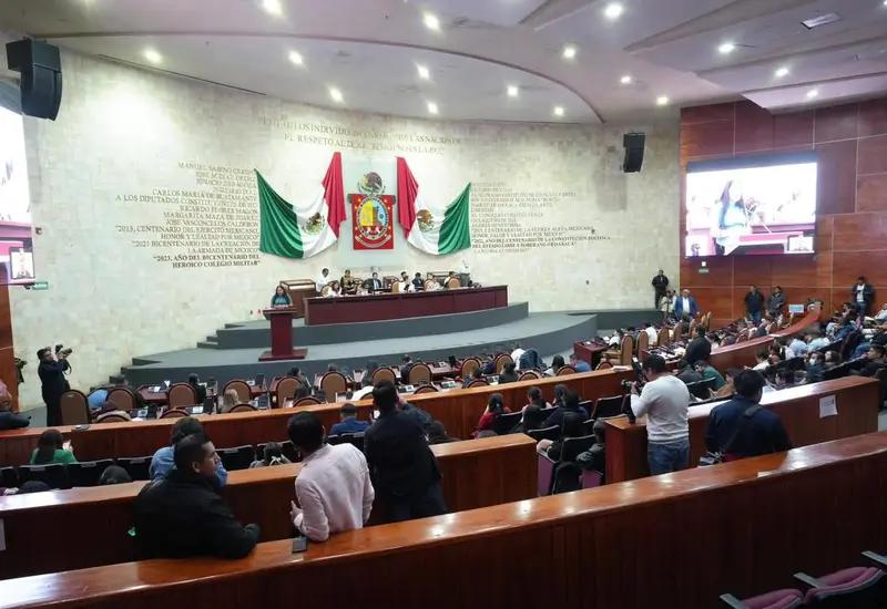  La 66 Legislatura, en sesión extraordinaria, aprobó el decreto por el que se eliminan las plazas exprés en el gobierno de Oaxaca. 