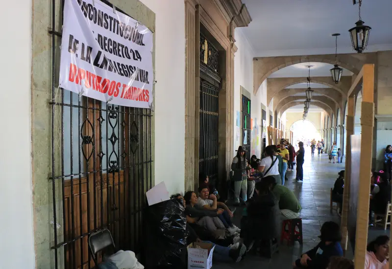 El despido de 1,344 empleados del Gobierno del Estado, genera contracción de gasto y daños a la movilidad.