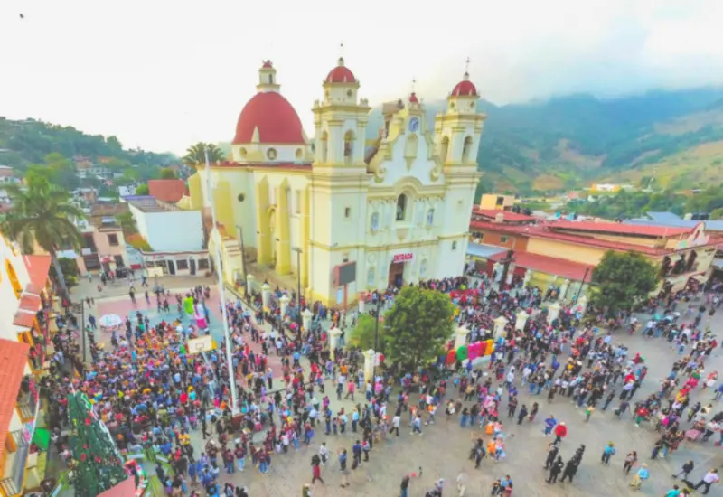 Cientos de peregrinos originarios de distintas localidades visitan el santuario.