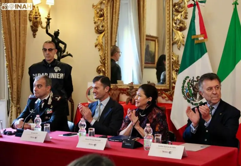 La ceremonia fue realizada en la sede de la Embajada de México en Roma, Italia.