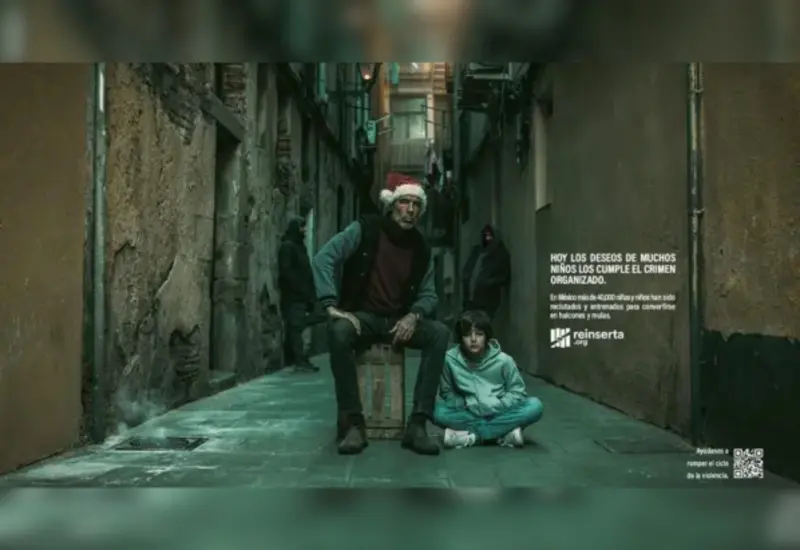 “Los otros Santas, esos que traen armas en lugar de juguetes a los niños de México”, señala Reinserta