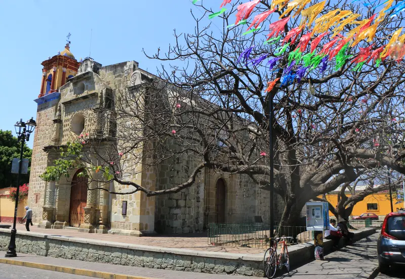 El libro tiene como objetivo inspirar a recorrer las calles de Oaxaca y crear cartografías afectivas.