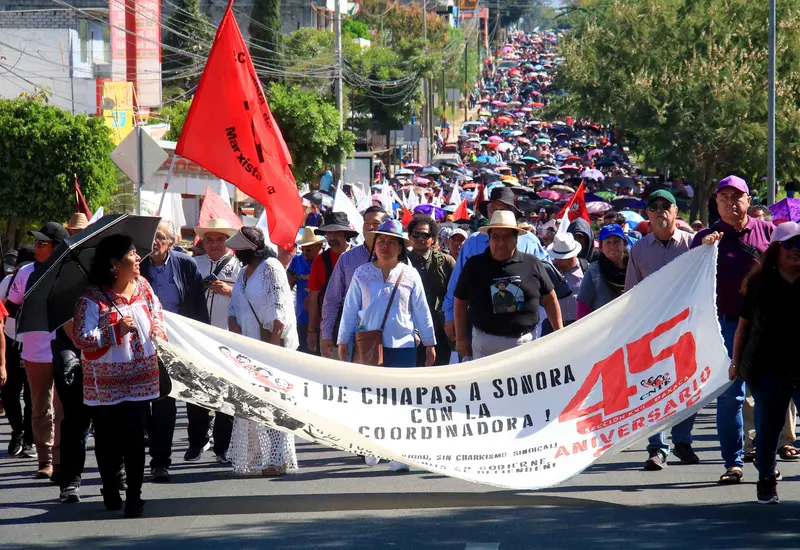 La movilización partió sobre la Carretera Internacional 190 Cristóbal Colón, hacia el Zócalo.