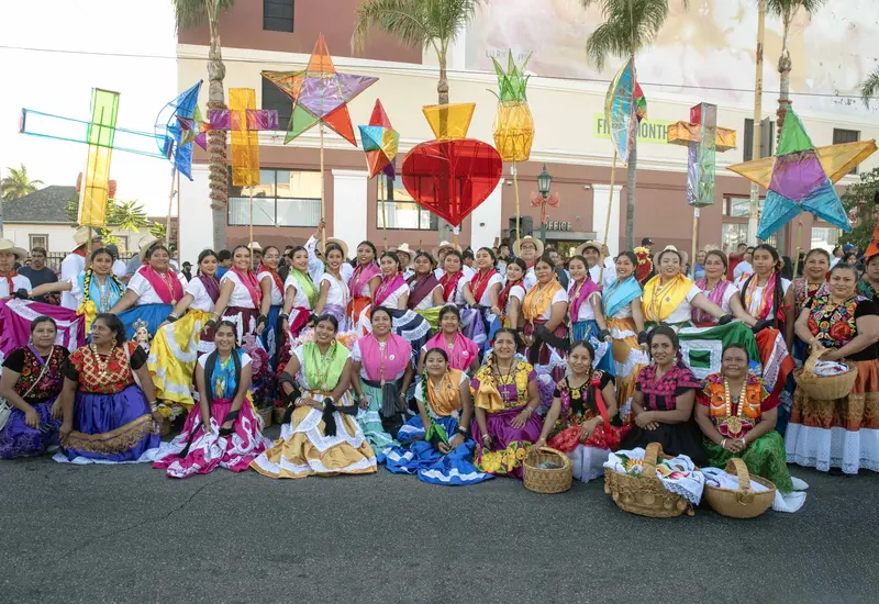 Los migrantes de comunidades indígenas oaxaqueñas comparten su música tradicional y sus bailes en Los Ángeles.